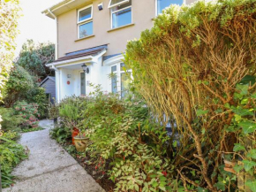 5 Hendra Close